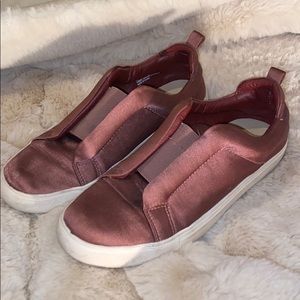 🌻 Steve Madden Slip on Shoes